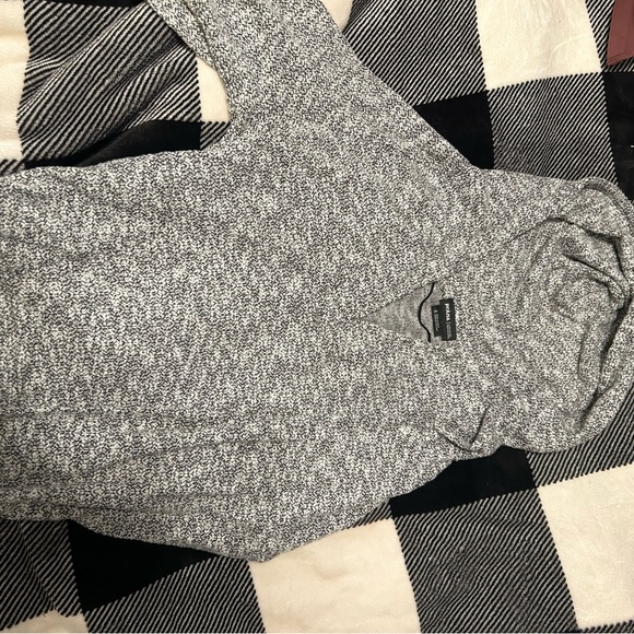 Brand new cropped prana hoodie - Picture 1 of 2